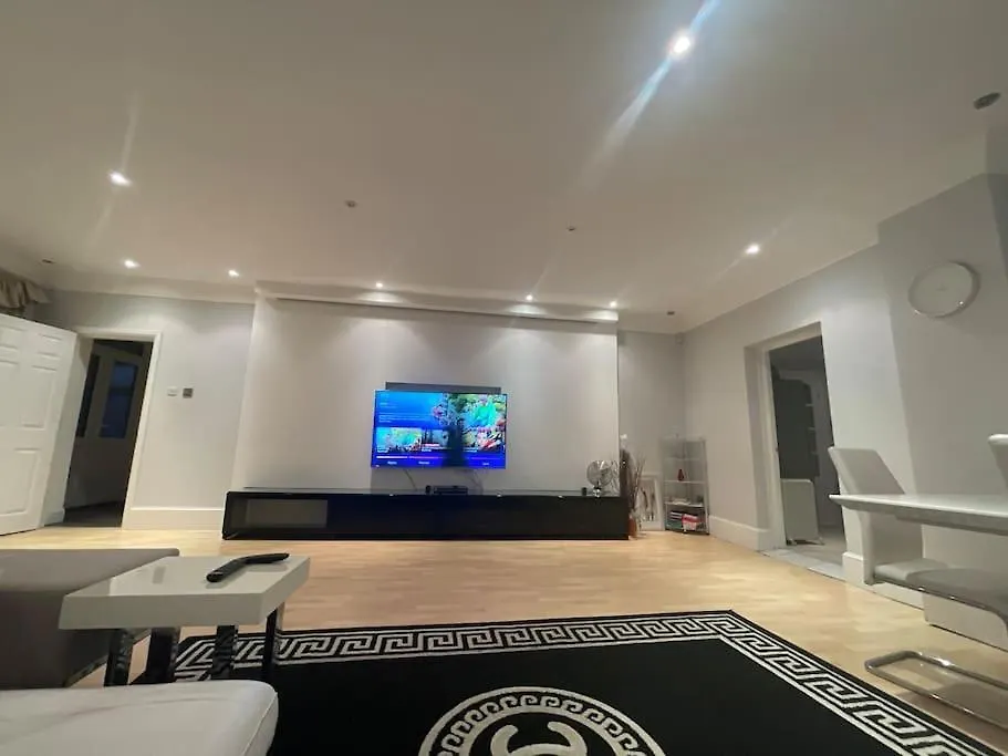 Entire 6 Bedroom House In London Free Parking Ilford Reino Unido