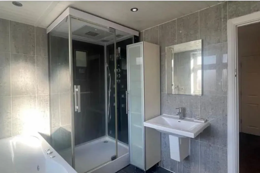 Entire 6 Bedroom House In London Free Parking Ilford Reino Unido