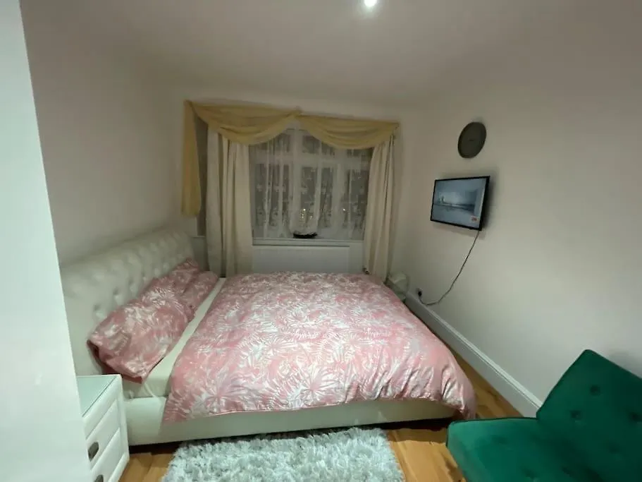 Apartamento Entire 6 Bedroom House In London Free Parking Ilford Reino Unido