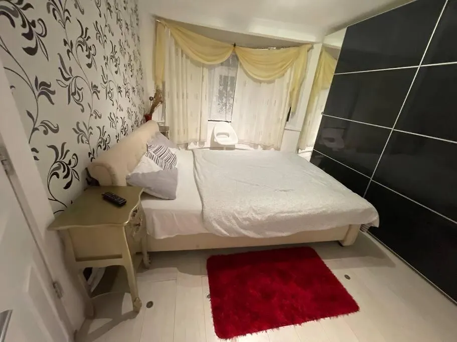 Entire 6 Bedroom House In London Free Parking Ilford