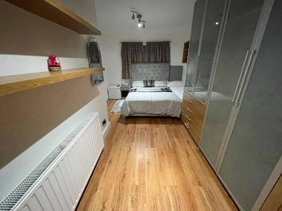 Apartment Entire 6 Bedroom House In London Free Parking Ilford