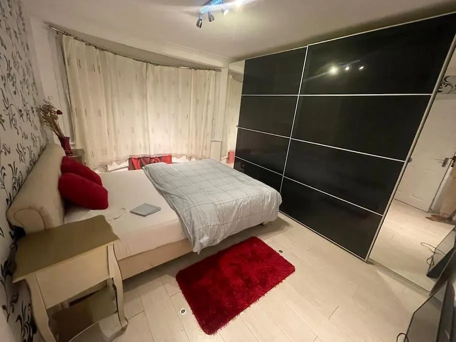 Entire 6 Bedroom House In London Free Parking Ilford 0*,